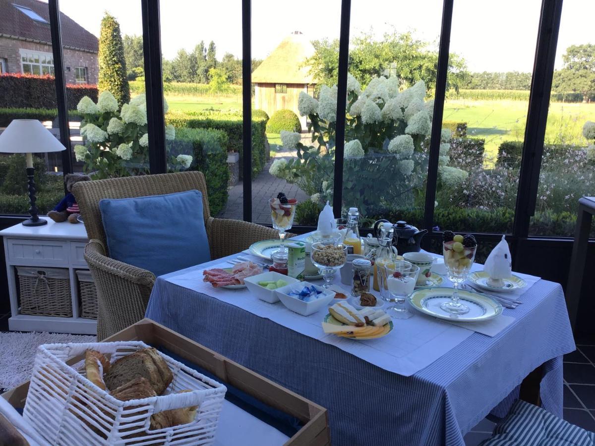 Bed and Breakfast De Moeraseik Zele Esterno foto